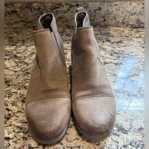 Sorel Evie II Chelsea Size 9 Pull On Boots